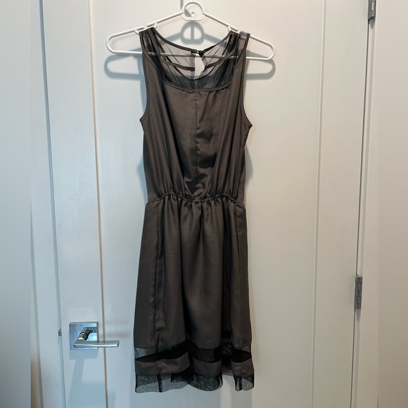 Grey dress with mesh detail - Picture 2 of 2